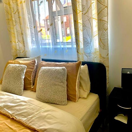 Double Room Bentilee Bucknall  Εξωτερικό φωτογραφία